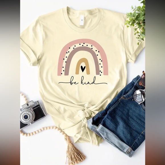 Tops - NWOT women’s tshirt